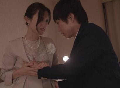 Mẹ kế tăng cấp quà tốt nghiệp cho con trai trong đêm cảm động